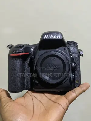 99% New Nikon D750