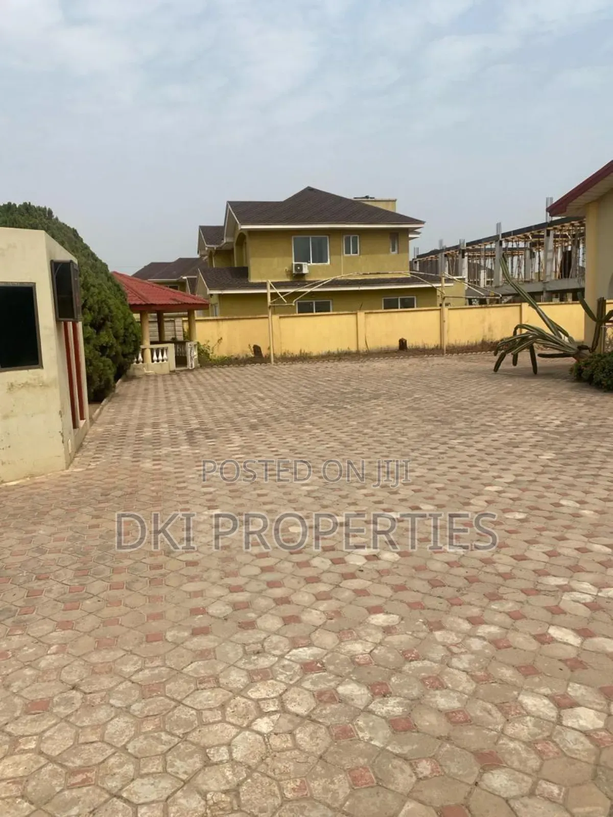 6bdrm House in Dki Properties, East Legon for sale
