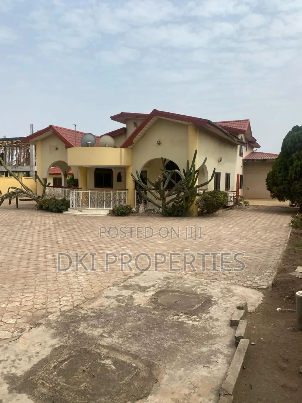 6bdrm House in Dki Properties, East Legon for sale