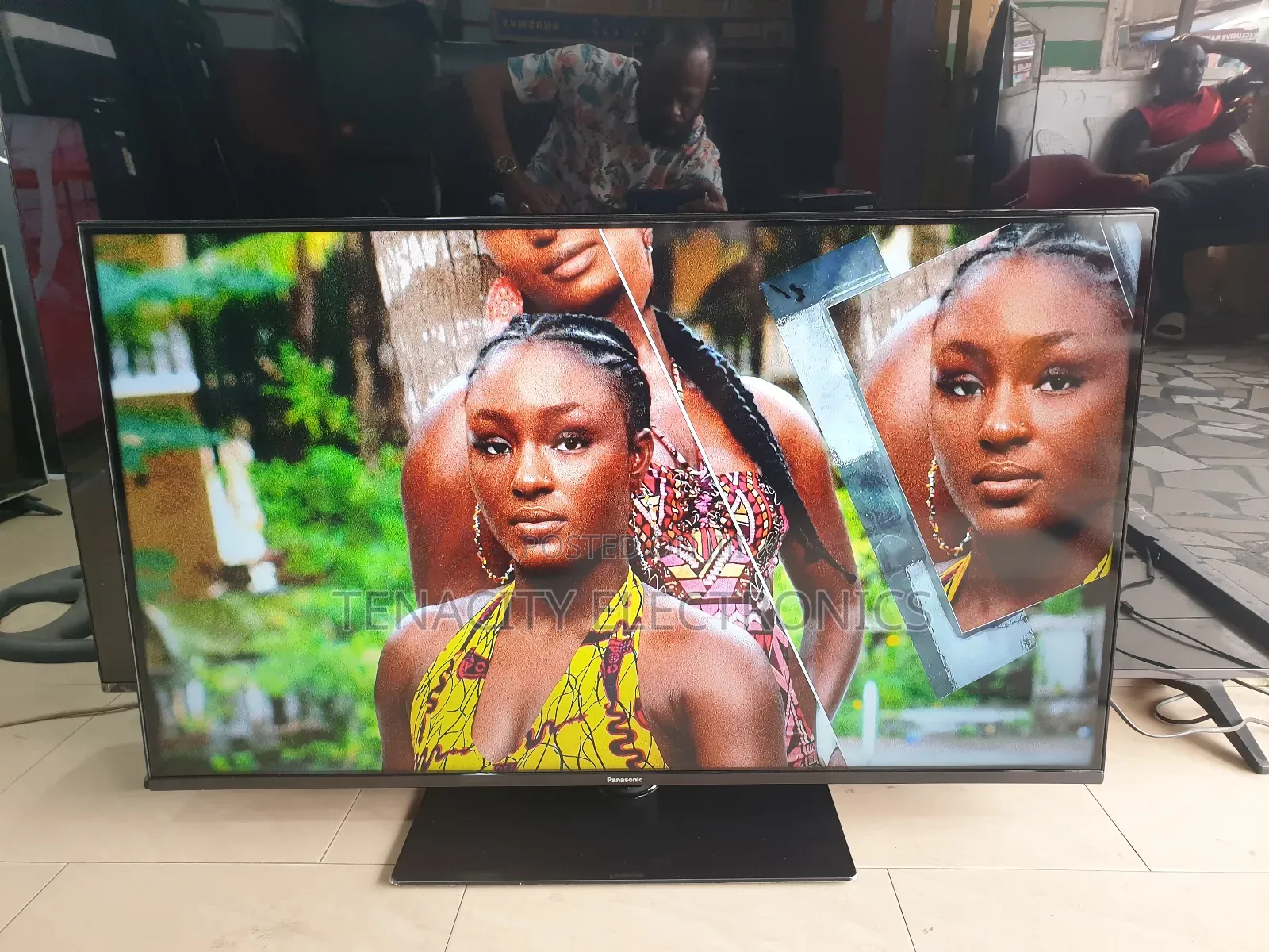 Android 43"Panasonic Uhd HDR Smart Satellite Tv