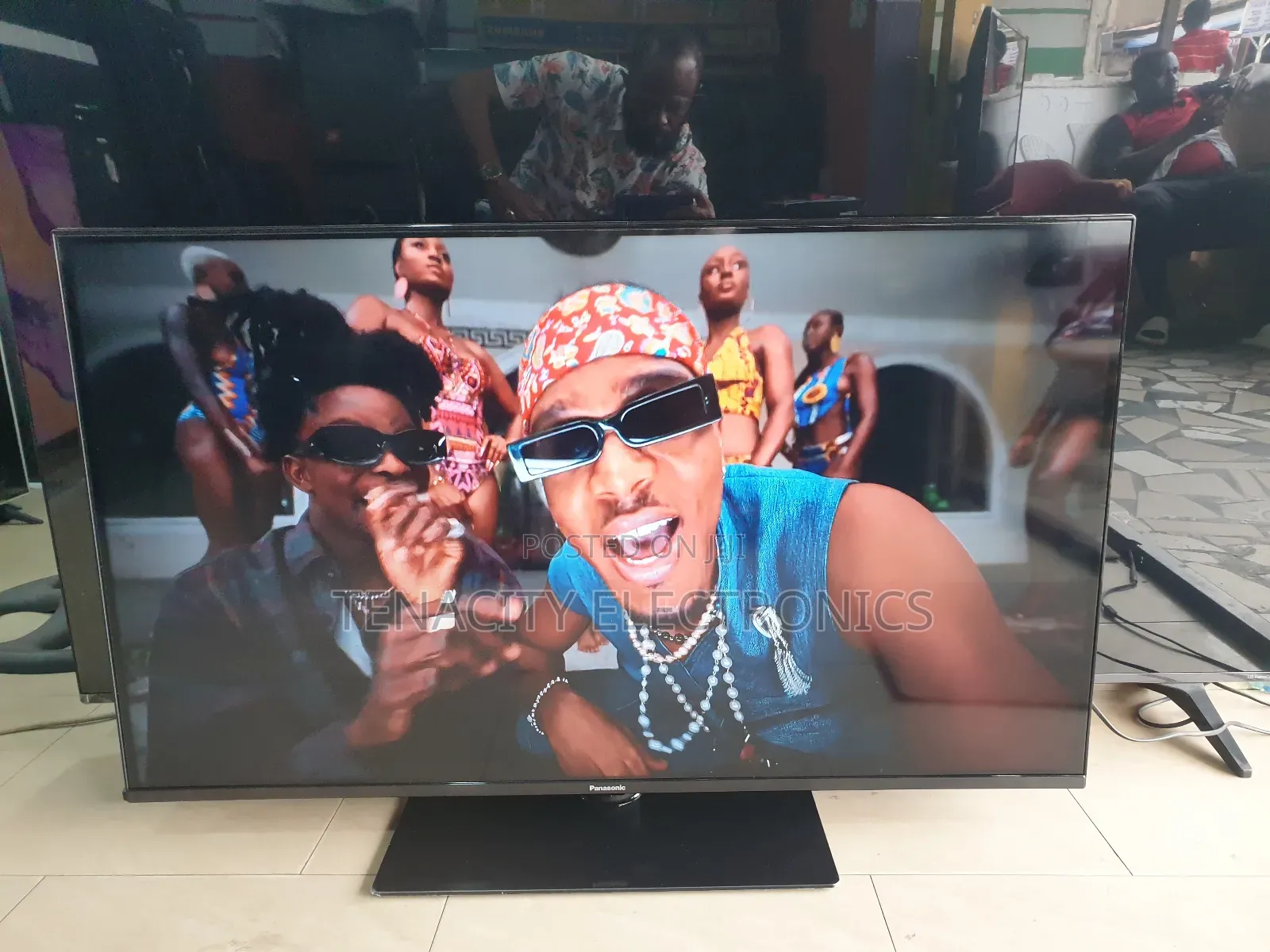 Android 43"Panasonic Uhd HDR Smart Satellite Tv