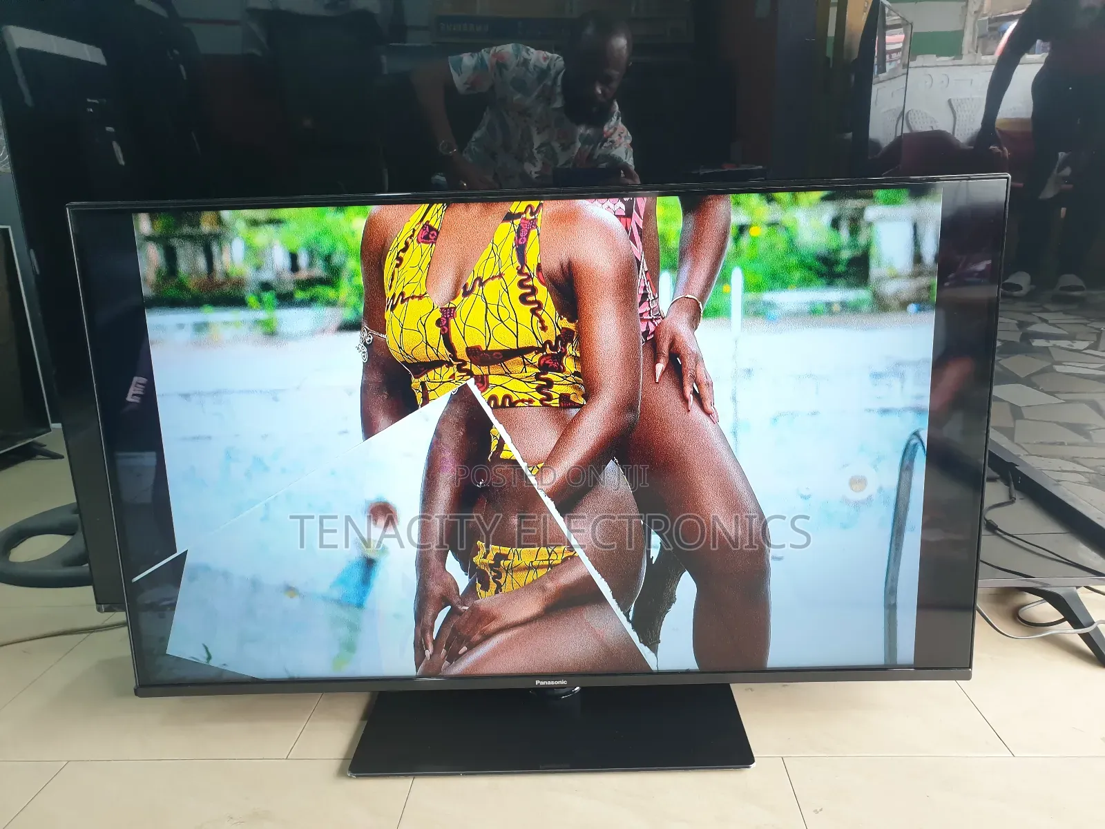 Android 43"Panasonic Uhd HDR Smart Satellite Tv