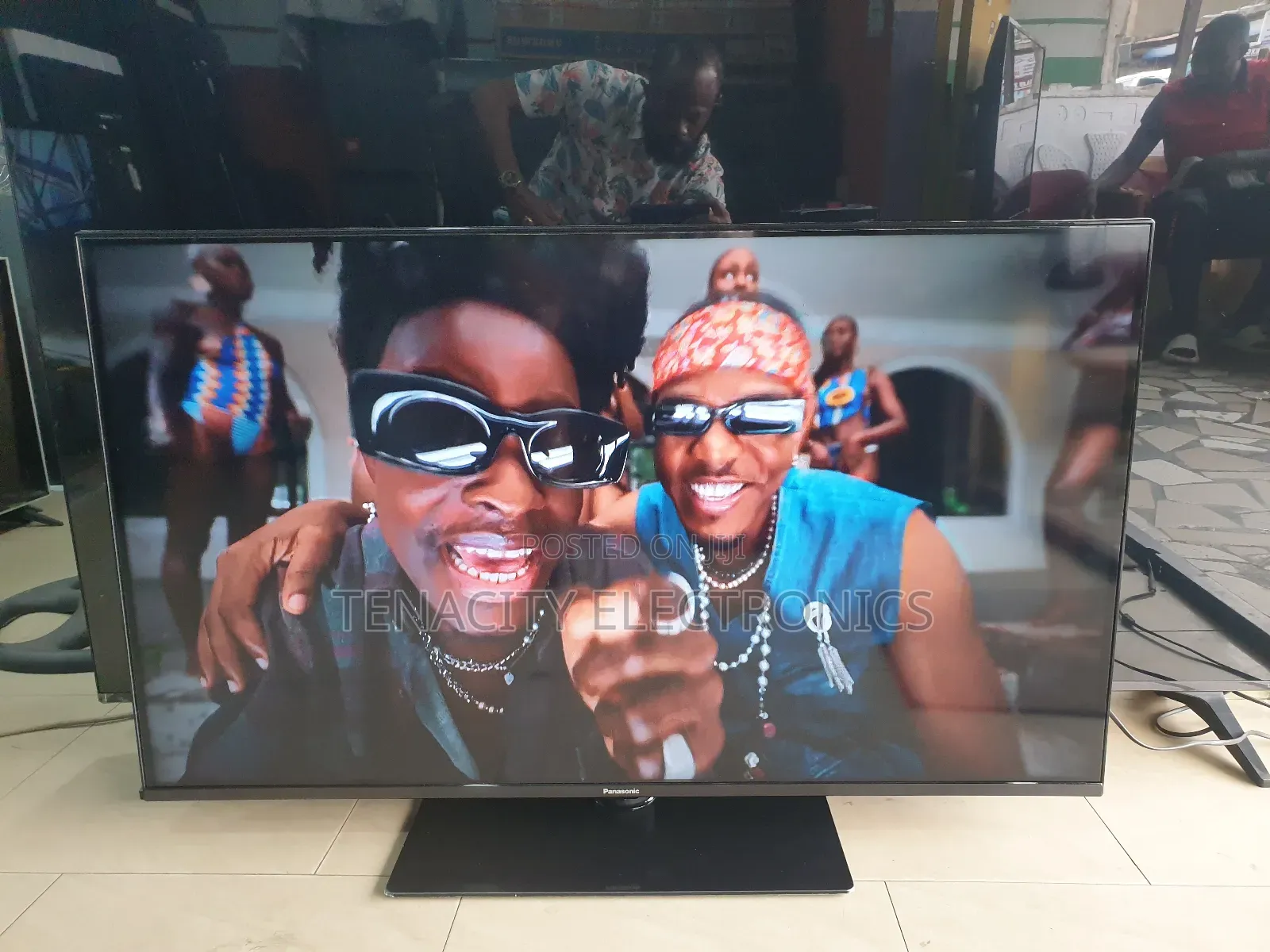 Android 43"Panasonic Uhd HDR Smart Satellite Tv