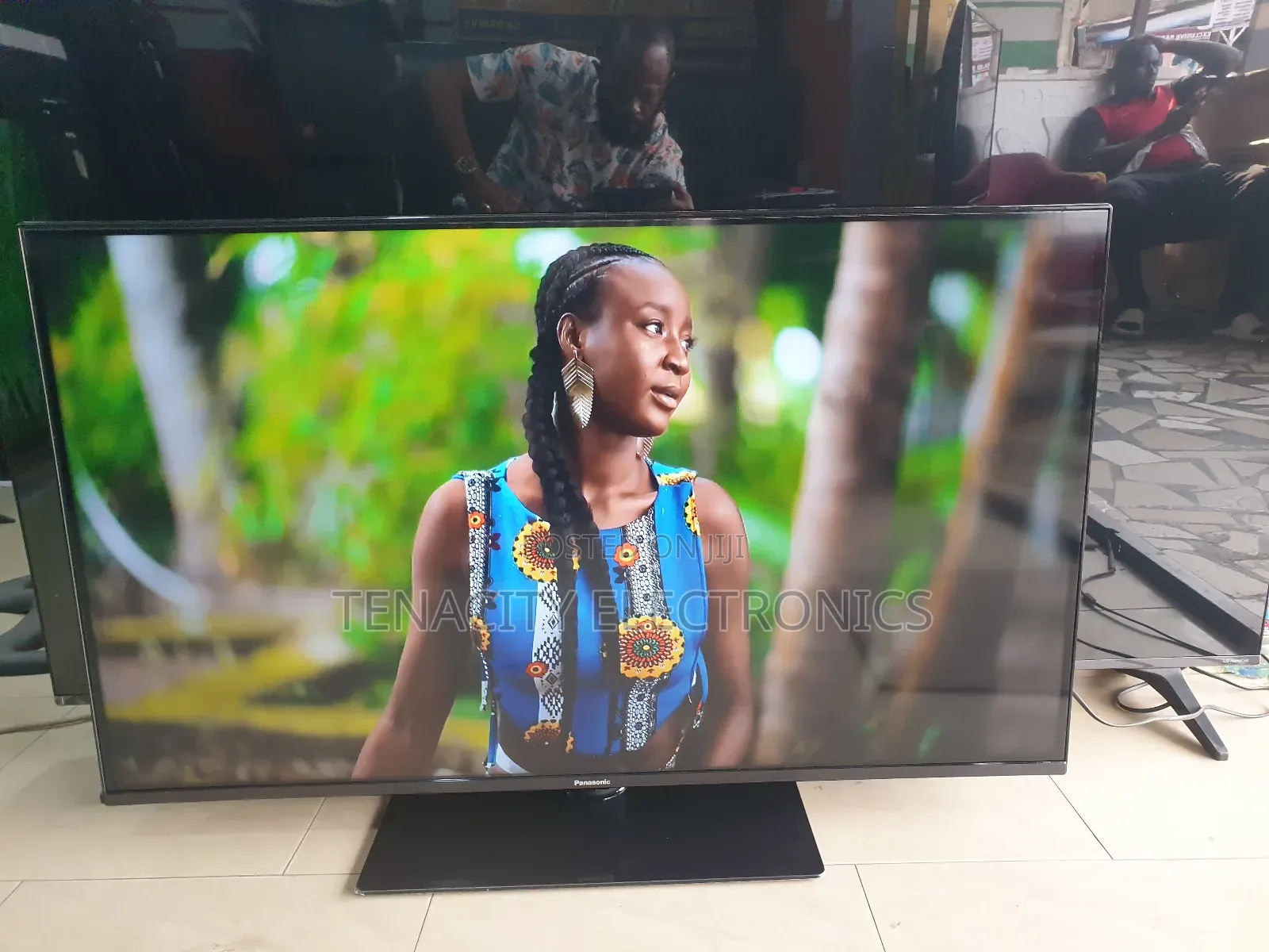Android 43"Panasonic Uhd HDR Smart Satellite Tv