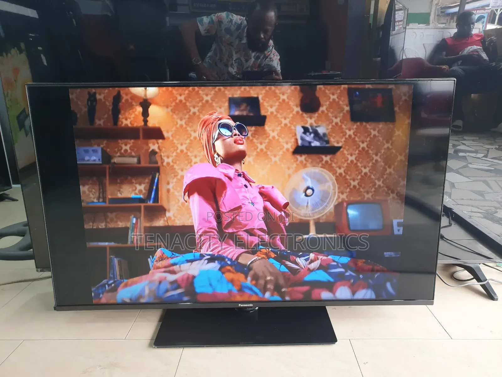Android 43"Panasonic Uhd HDR Smart Satellite Tv