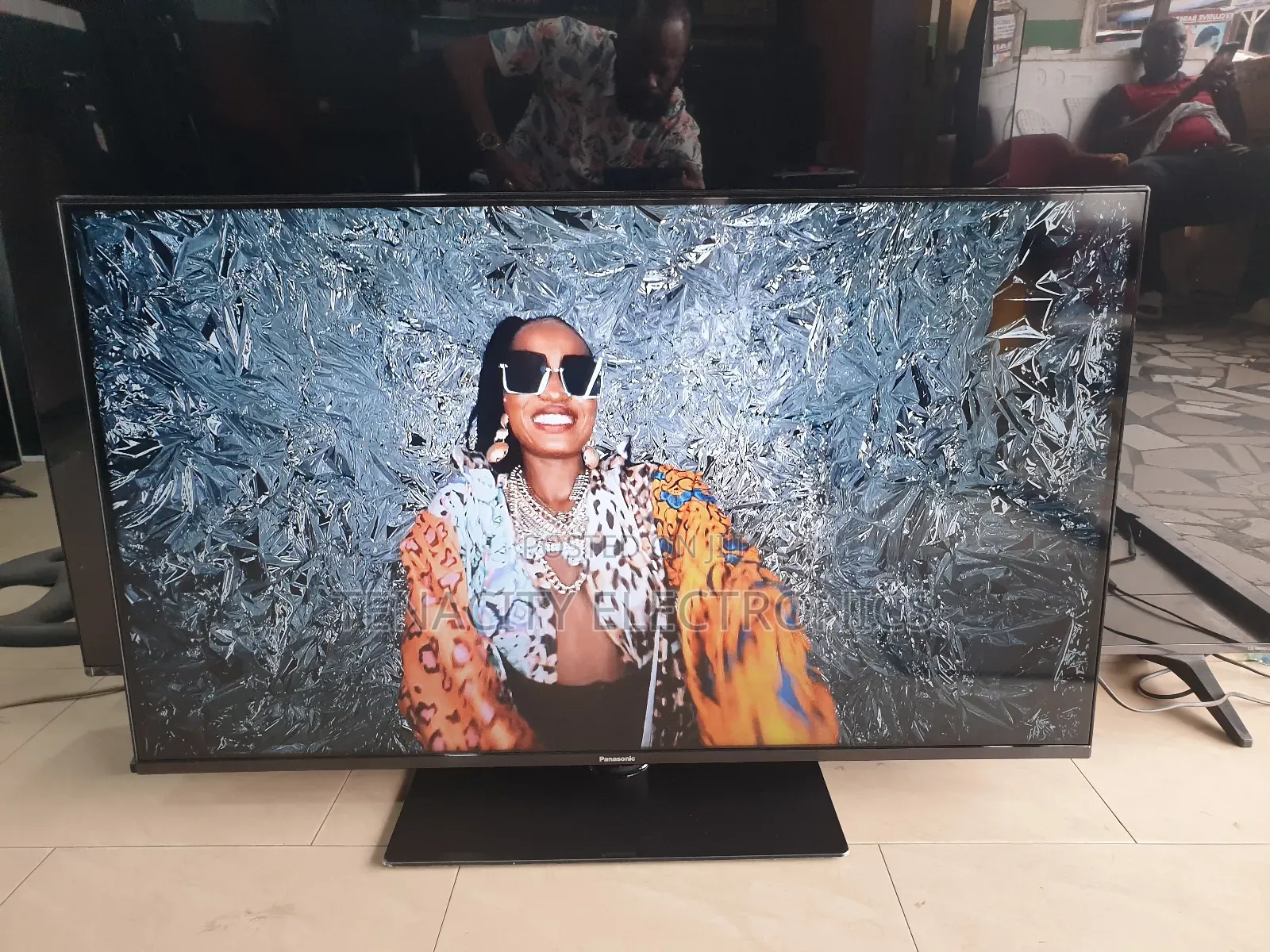 Android 43"Panasonic Uhd HDR Smart Satellite Tv