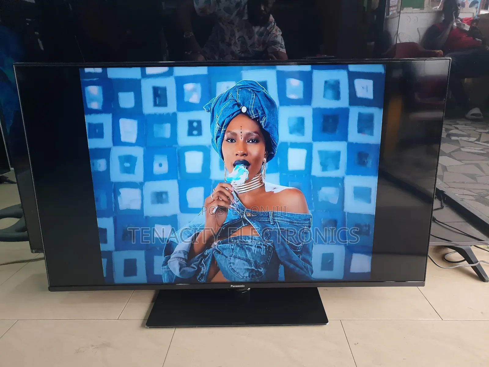 Android 43"Panasonic Uhd HDR Smart Satellite Tv