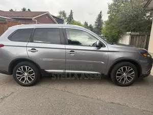 Mitsubishi Outlander 2.4 PHEV AWD 2017 Gray