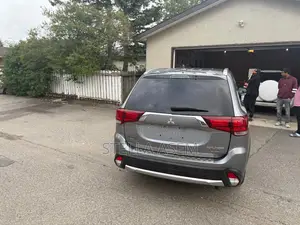Mitsubishi Outlander 2.4 PHEV AWD 2017 Gray