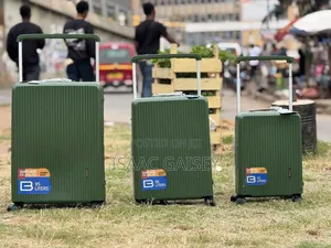 3 In 1 Durable/Classy Luxury Zipless Anticrake Luggages