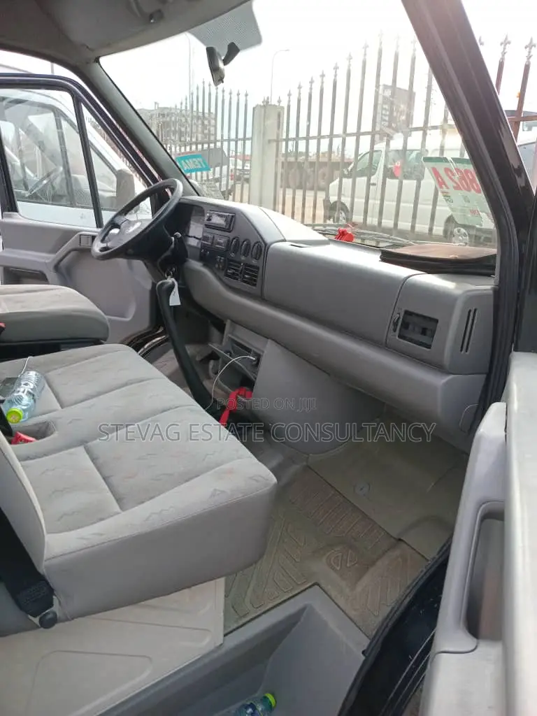 Volkswagen Transporter 2010 Grey