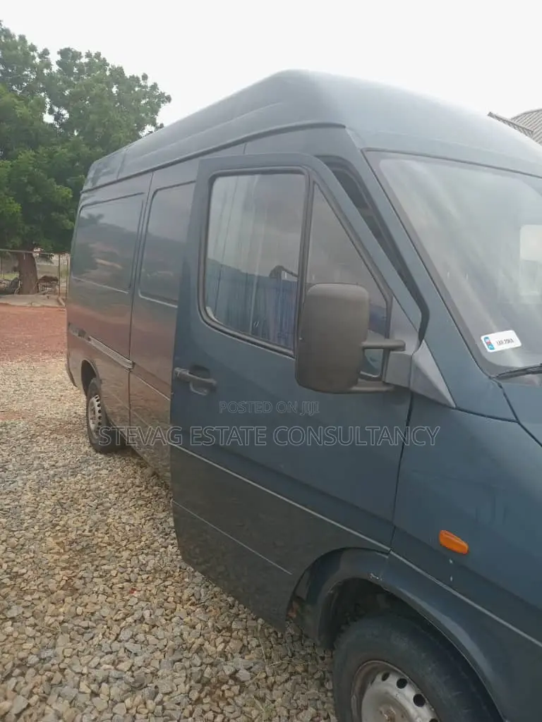 Volkswagen Transporter 2010 Grey