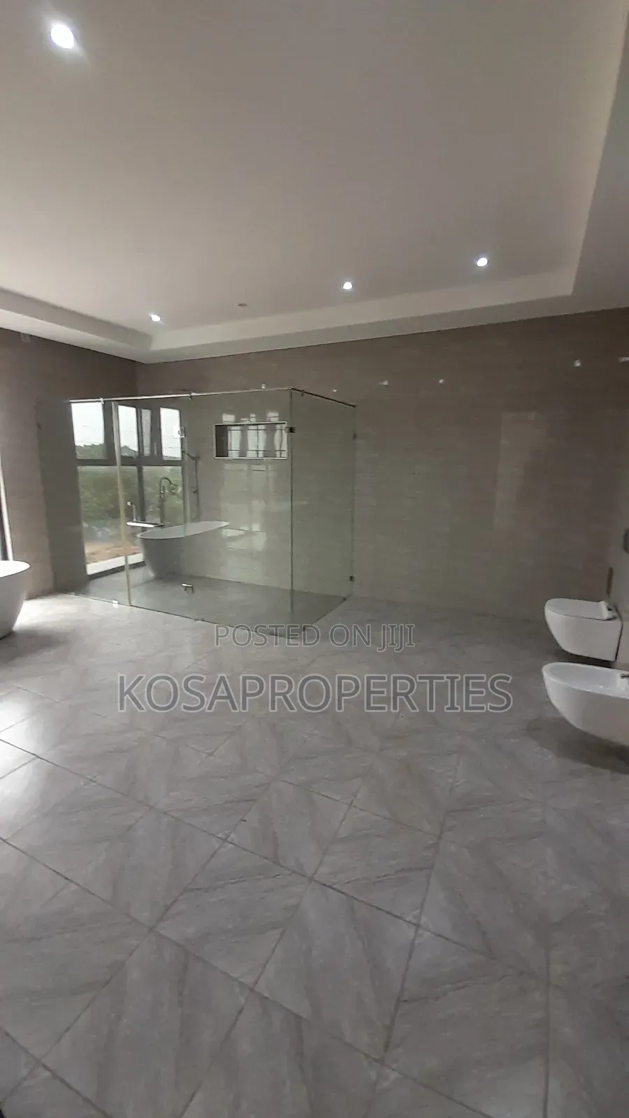 4bdrm House in Adjiringanor, Adjiriganor for sale