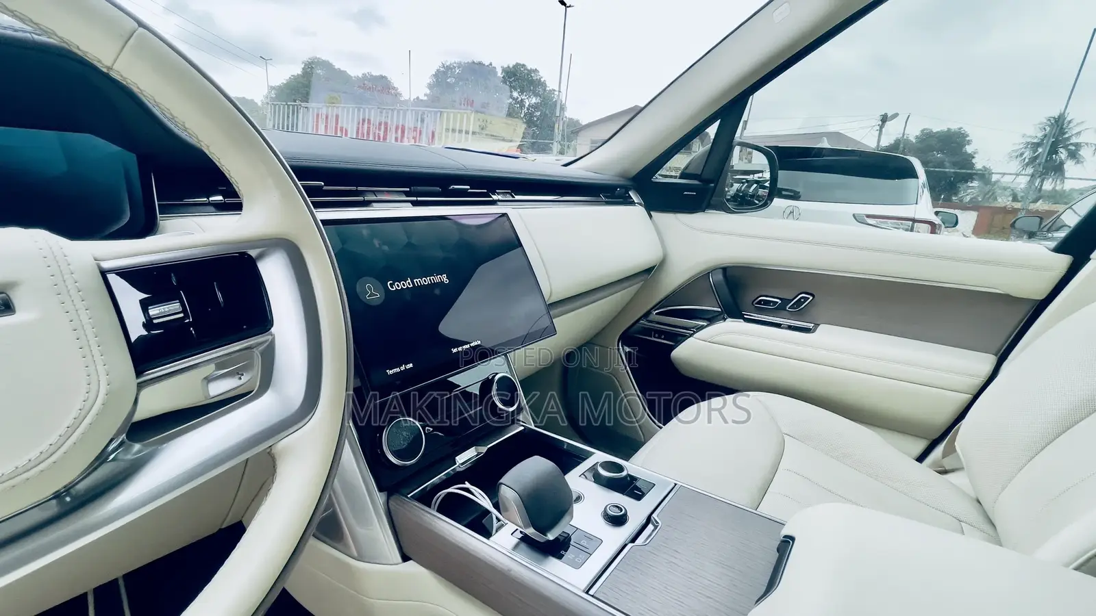 Land Rover Range Rover Vogue 2024 Gold