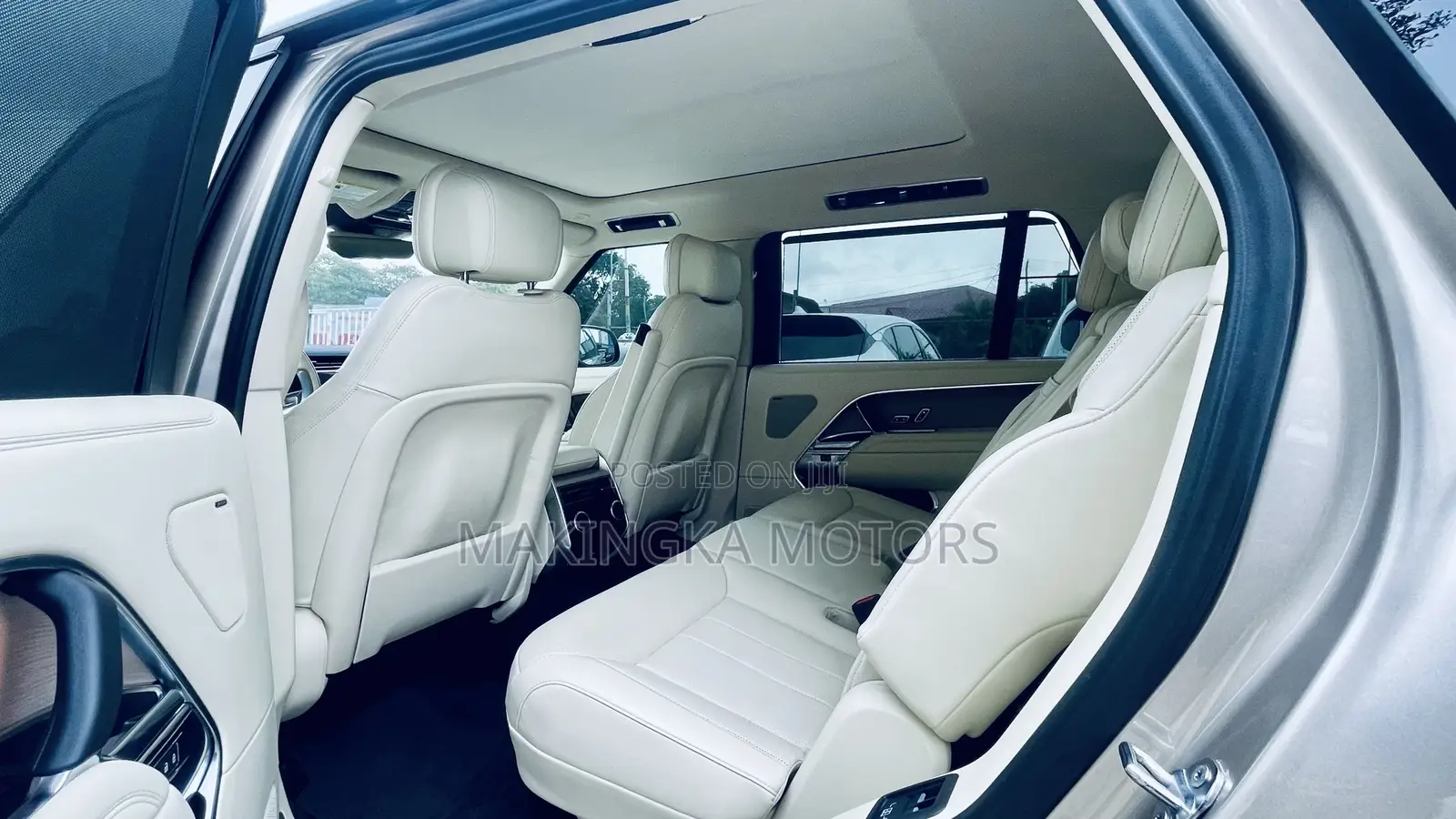 Land Rover Range Rover Vogue 2024 Gold