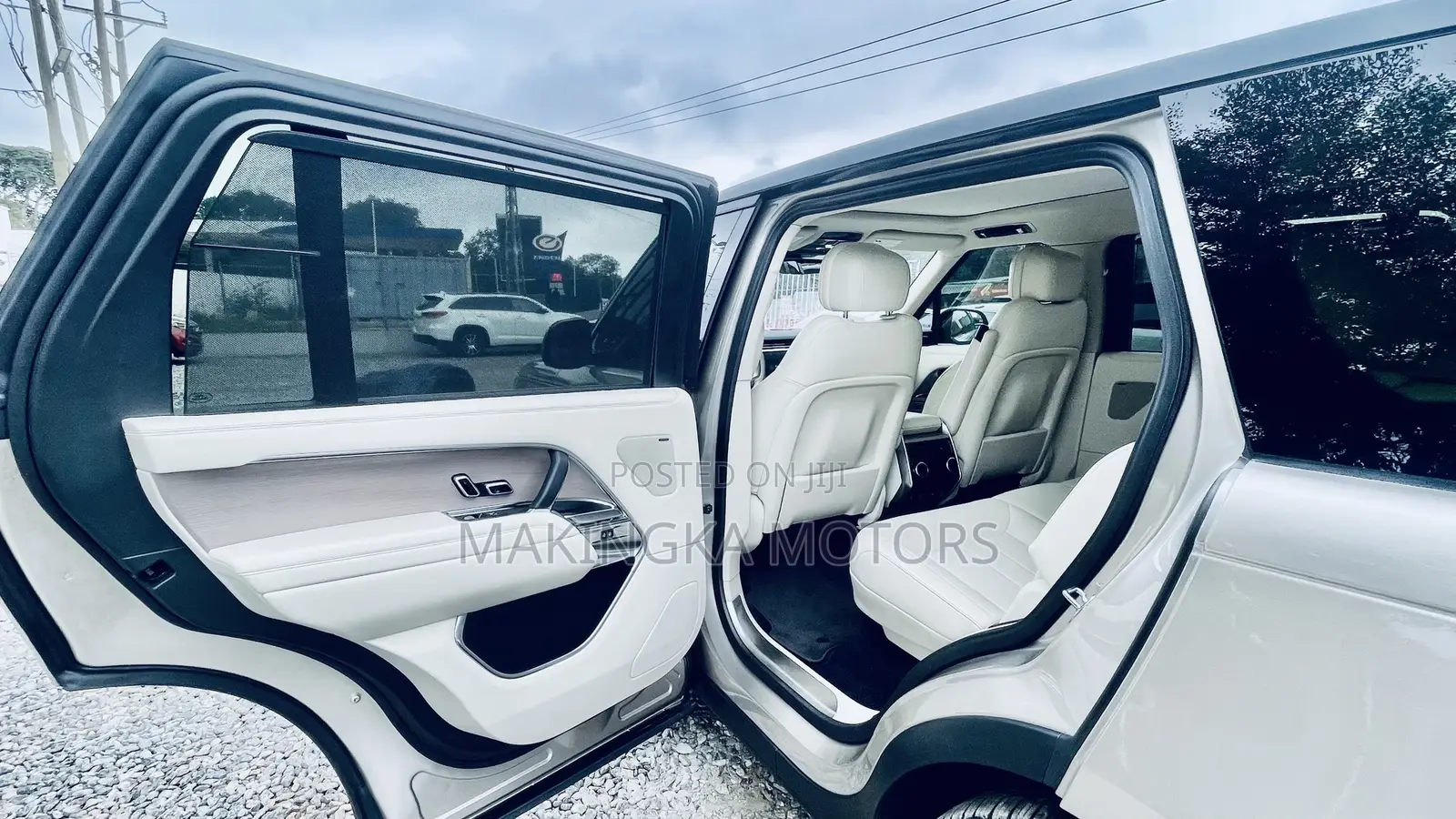 Land Rover Range Rover Vogue 2024 Gold