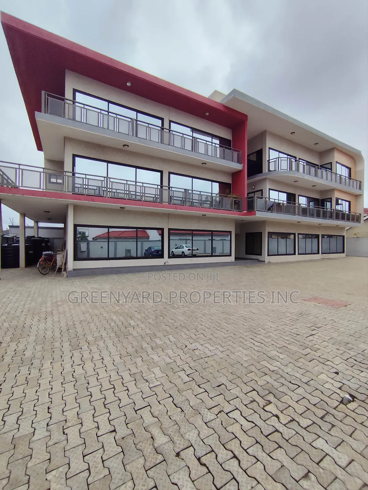 3bdrm Apartment in American House, East Legon for rent