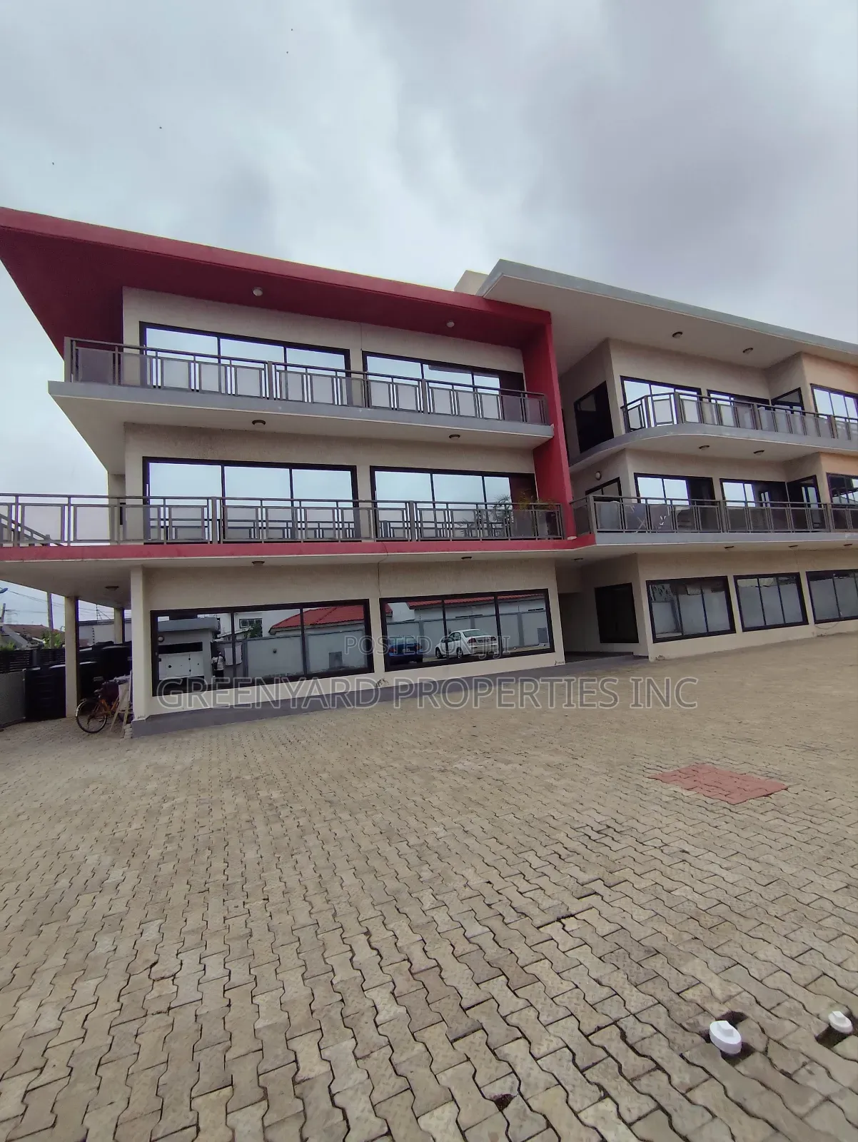 3bdrm Apartment in American House, East Legon for rent
