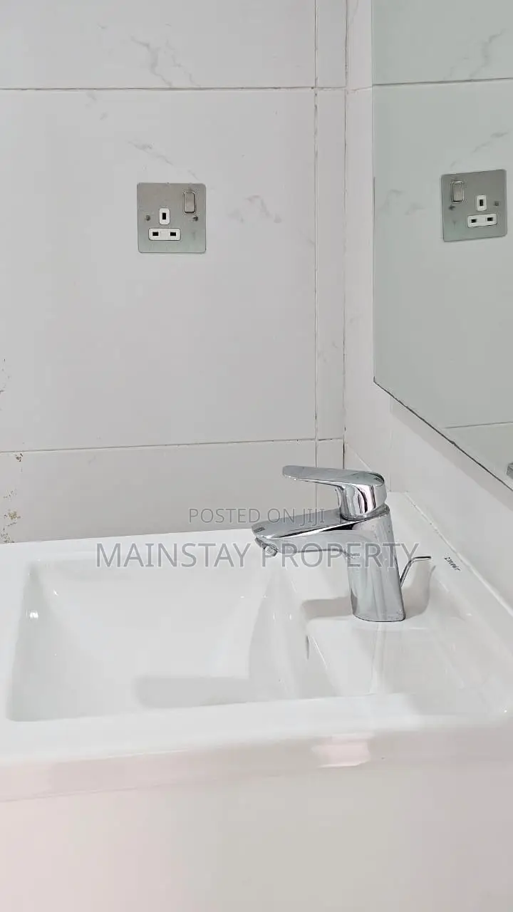 4bdrm Townhouse / Terrace in Cantonments for rent