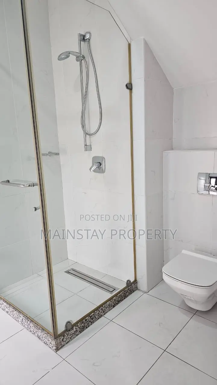 4bdrm Townhouse / Terrace in Cantonments for rent
