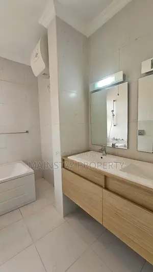 4bdrm Townhouse / Terrace in Cantonments for rent