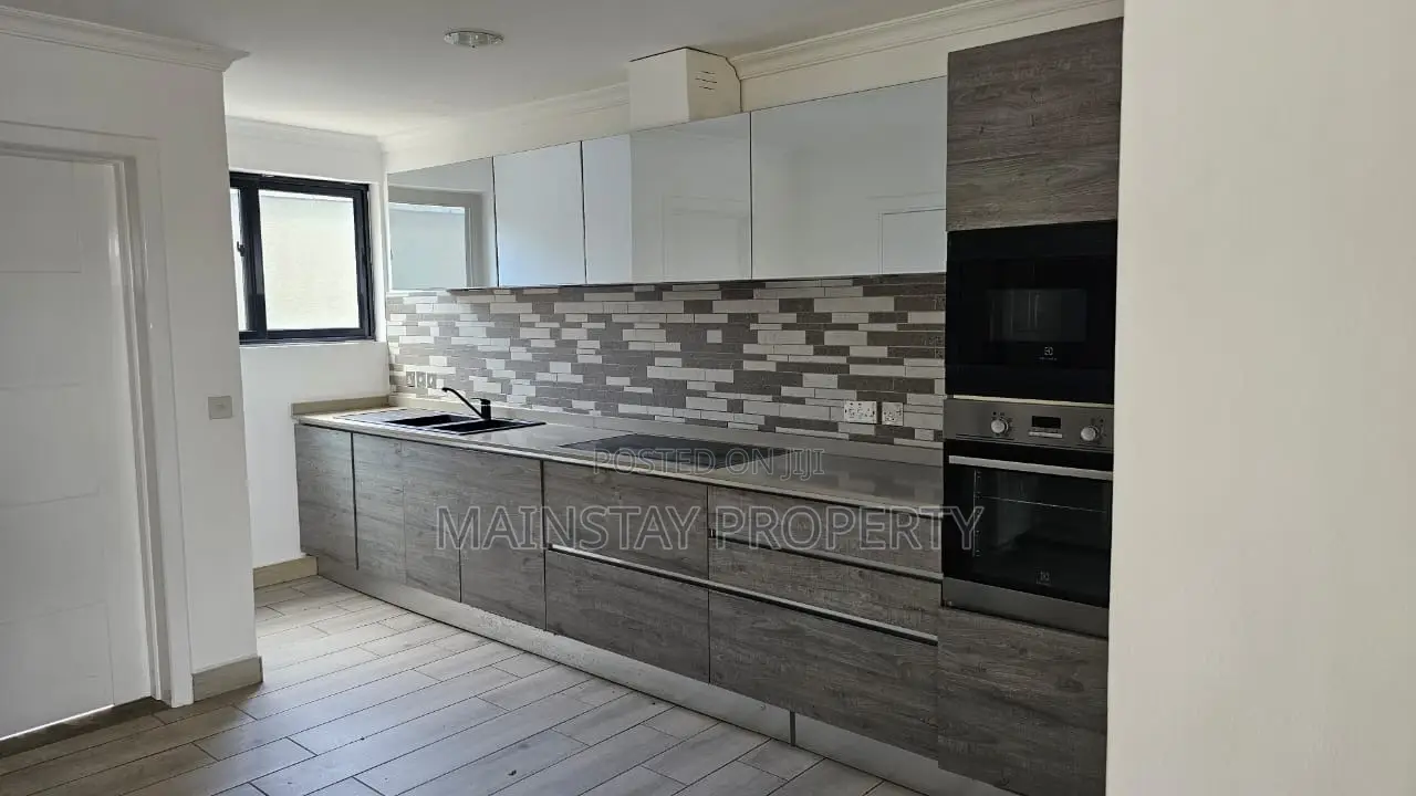 4bdrm Townhouse / Terrace in Cantonments for rent