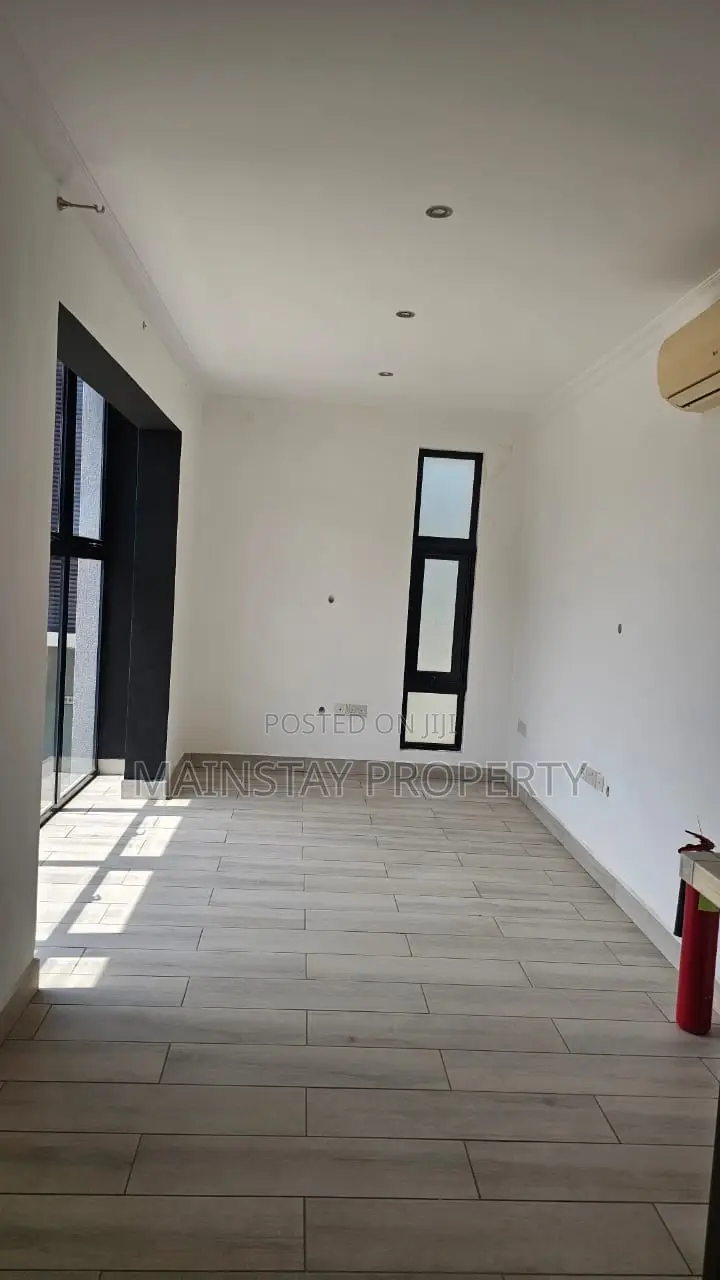4bdrm Townhouse / Terrace in Cantonments for rent