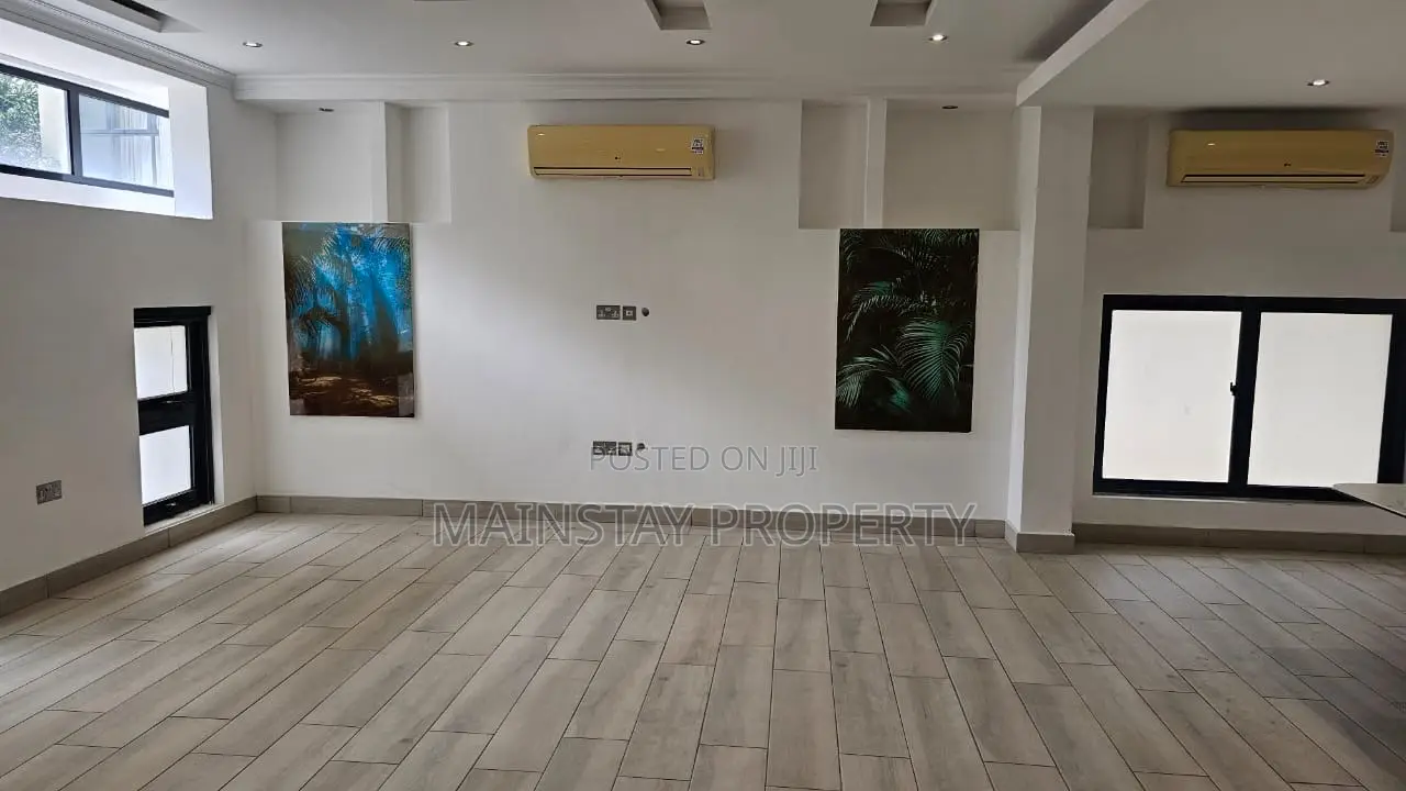 4bdrm Townhouse / Terrace in Cantonments for rent