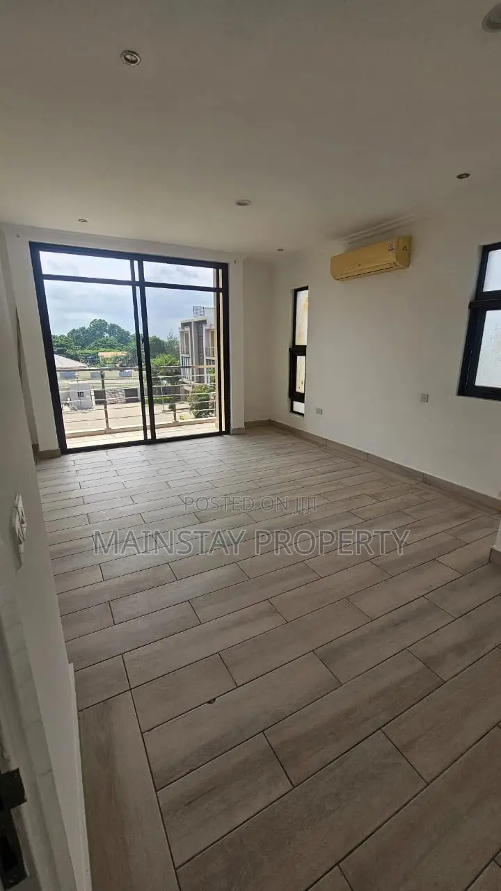 4bdrm Townhouse / Terrace in Cantonments for rent