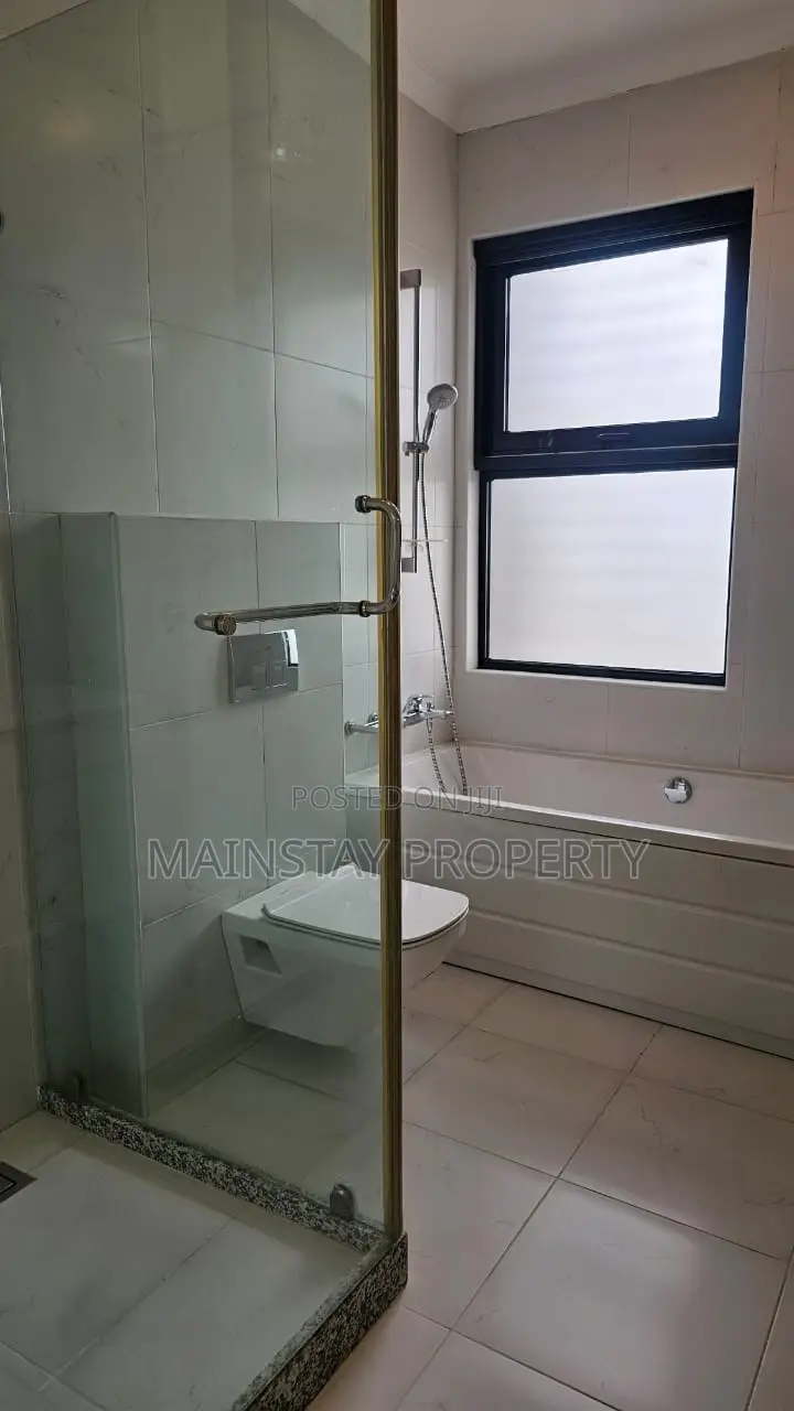 4bdrm Townhouse / Terrace in Cantonments for rent