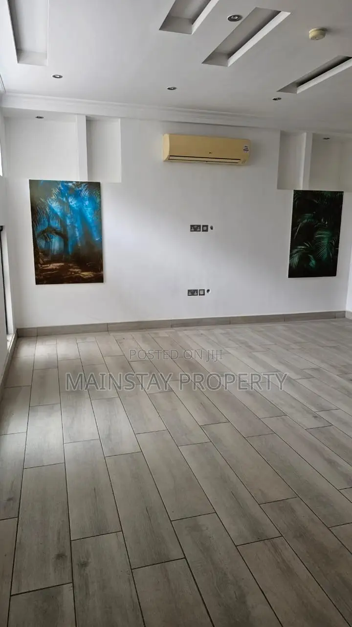 4bdrm Townhouse / Terrace in Cantonments for rent