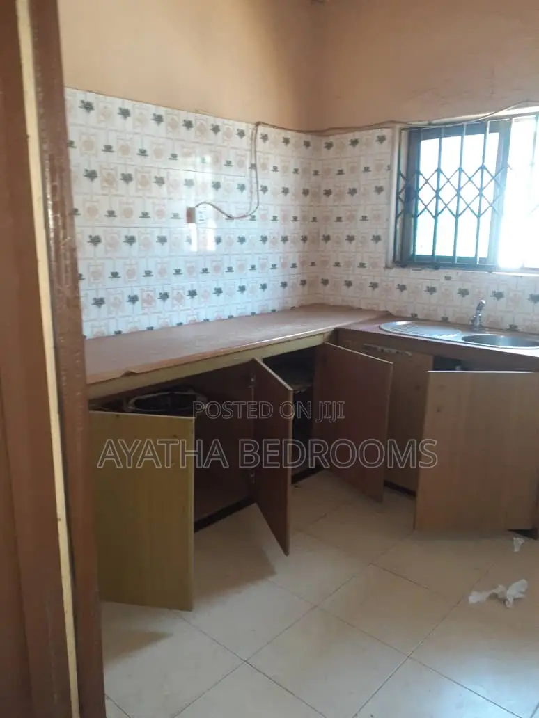 3bdrm House in Ayathar Bedroom, New Town for rent