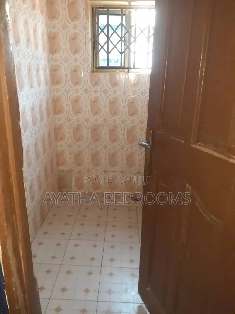 3bdrm House in Ayathar Bedroom, New Town for rent