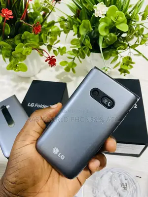 New LG Folder 2 8 GB Black