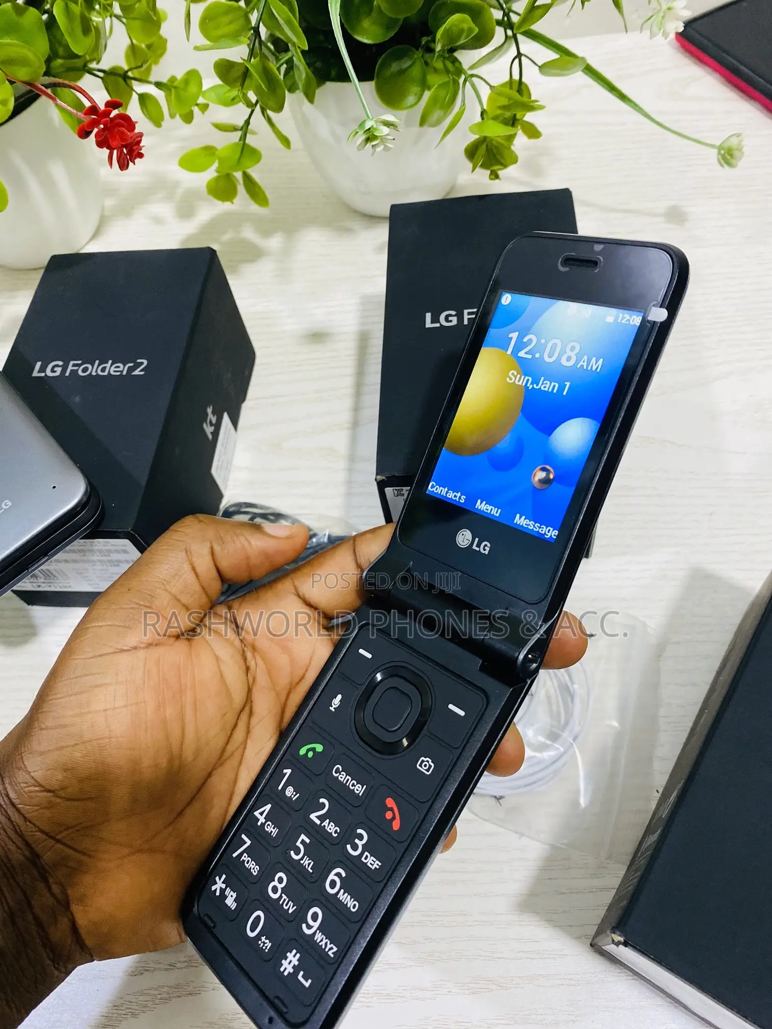 New LG Folder 2 8 GB Black