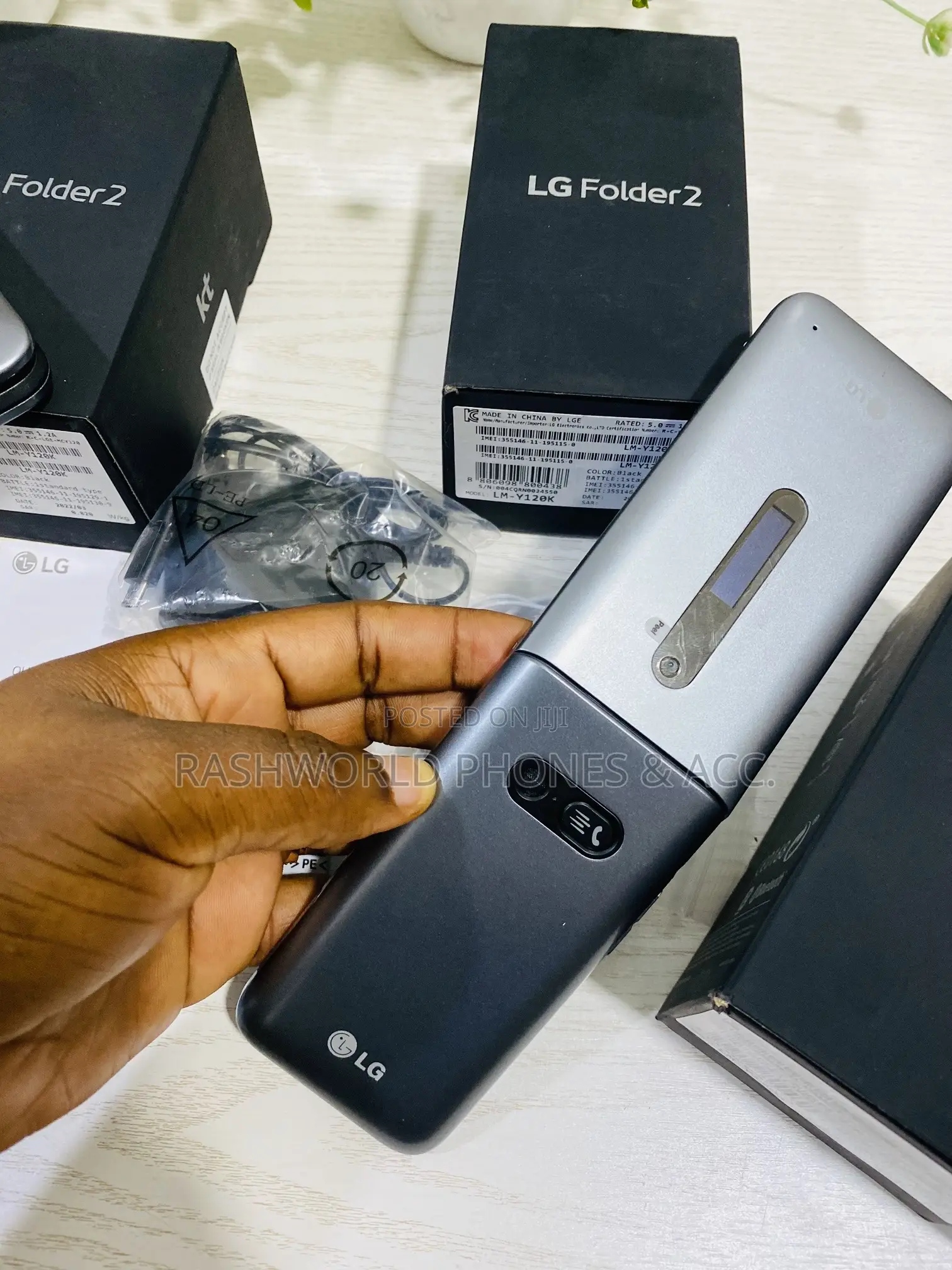New LG Folder 2 8 GB Black