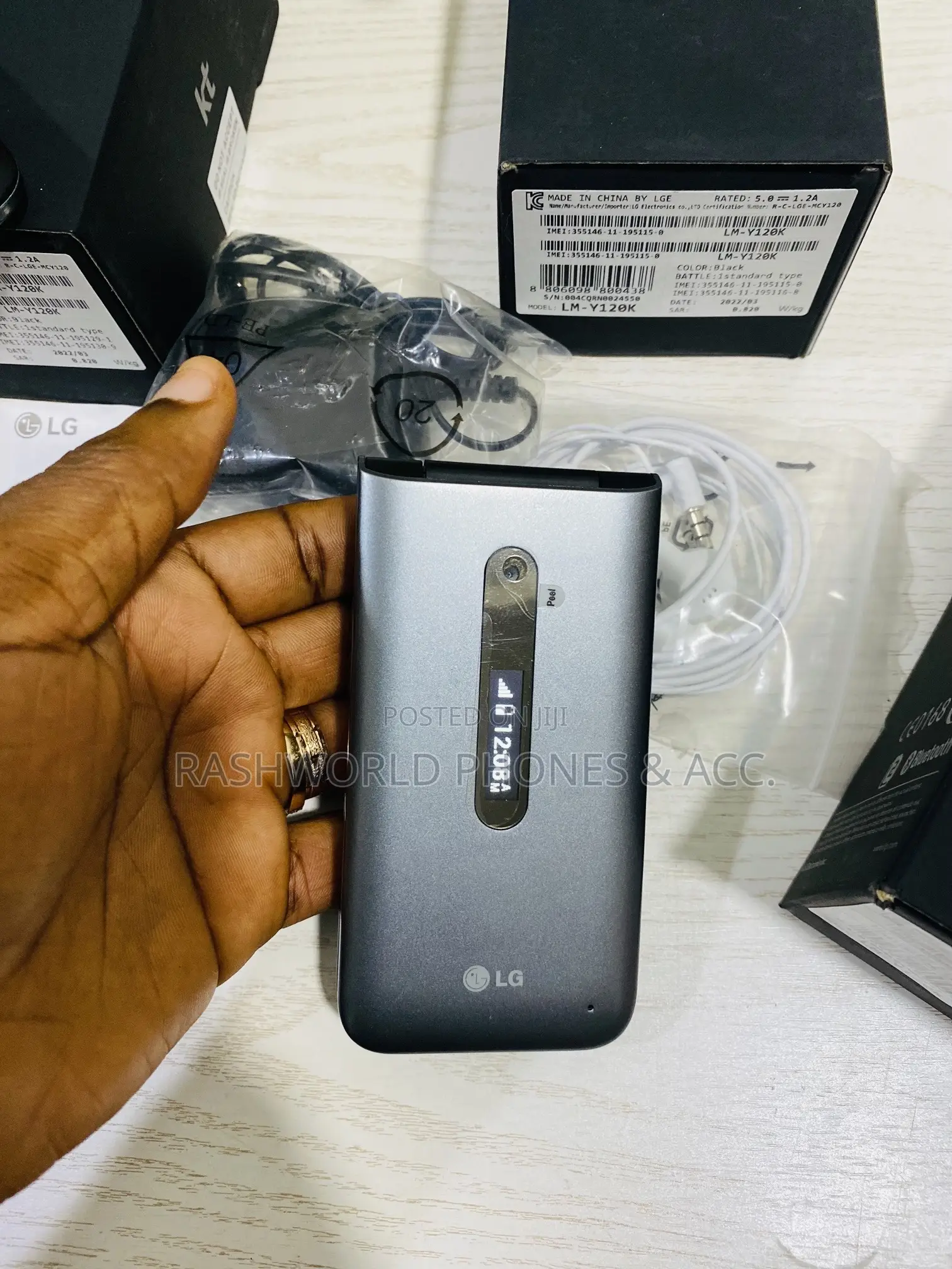New LG Folder 2 8 GB Black