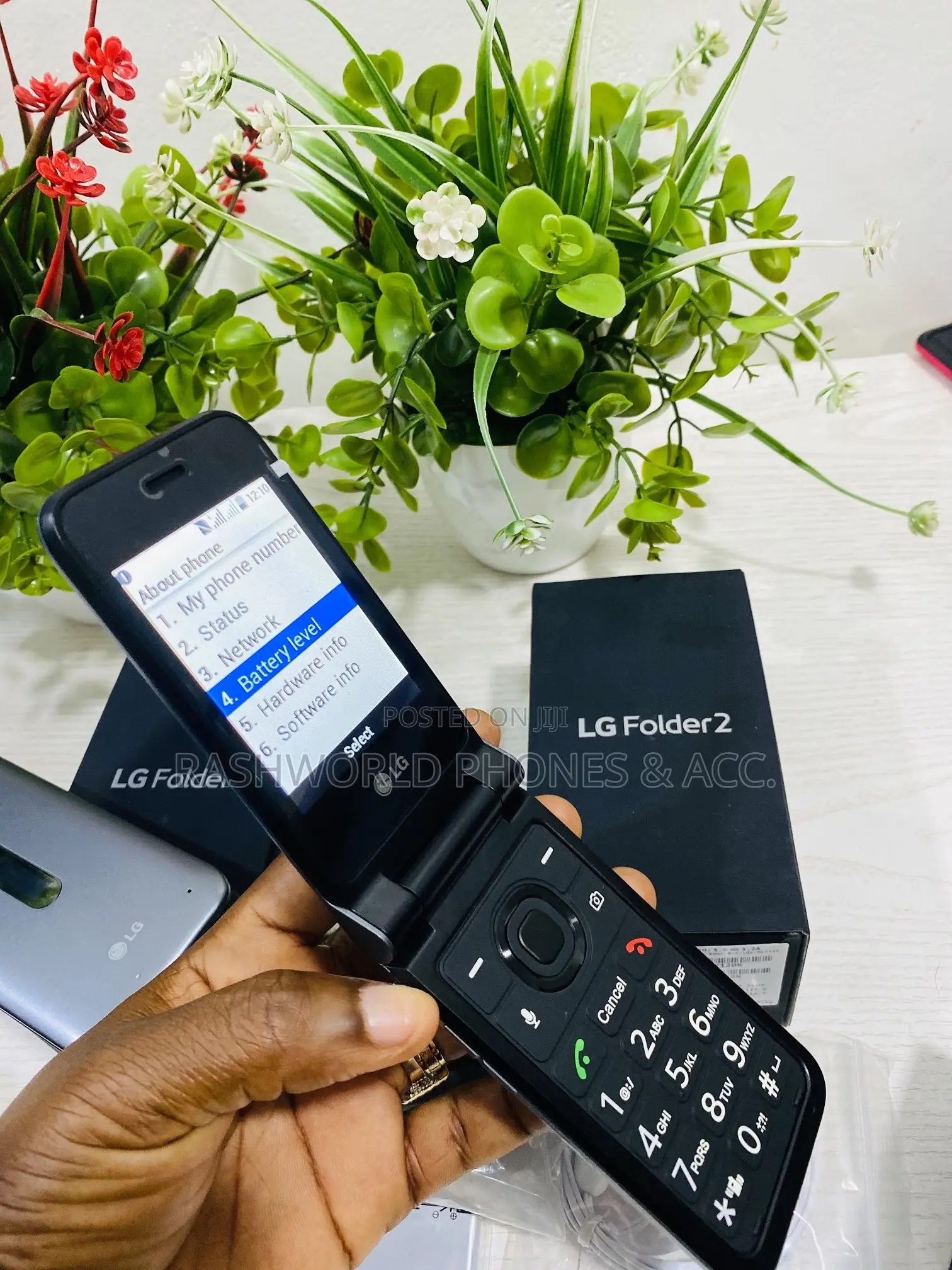New LG Folder 2 8 GB Black