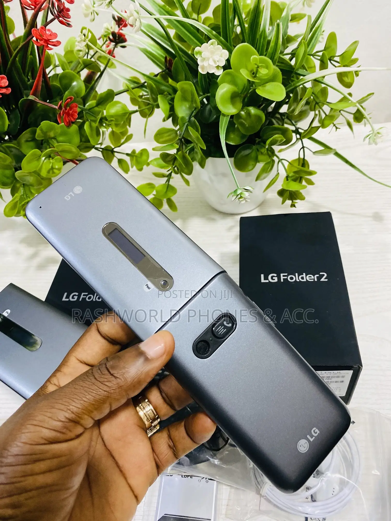 New LG Folder 2 8 GB Black