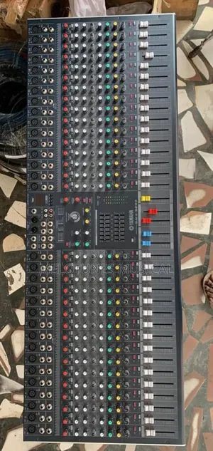 Yamaha SMX-3200 32channel Professional Audio Mixer