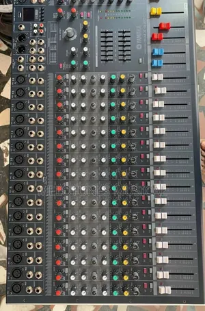 Yamaha SMX-3200 32channel Professional Audio Mixer