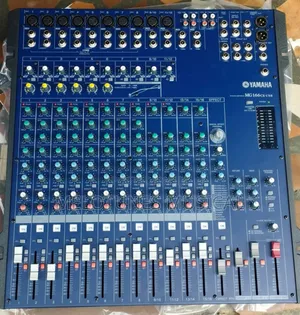 Yamaha Mg166cx-Usb 16-Channel Professional Mixer.
