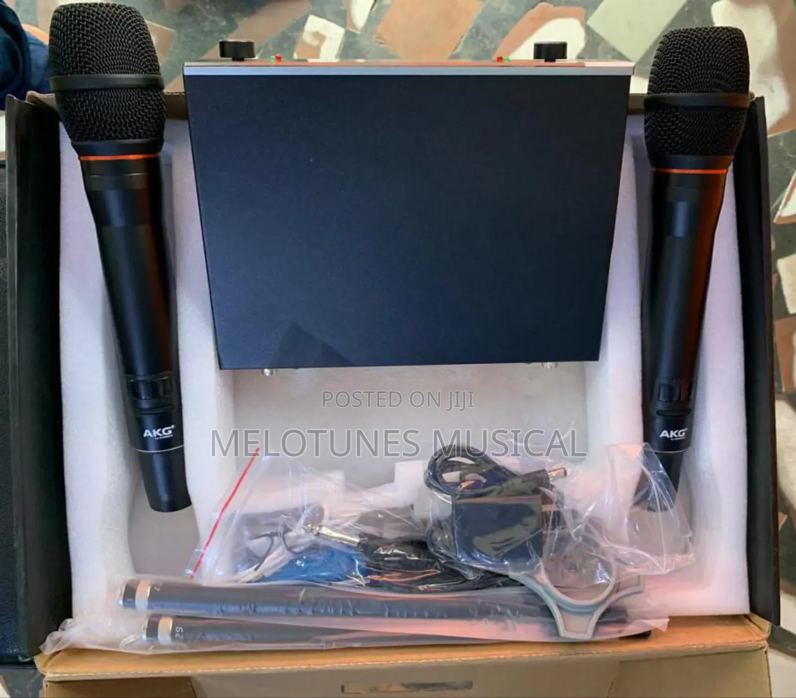 Akg Y200s Professional 2in1 Wireless Microphone System.