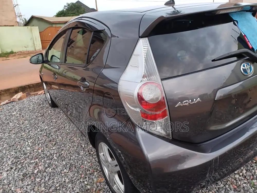 Toyota Aqua 2013 Silver