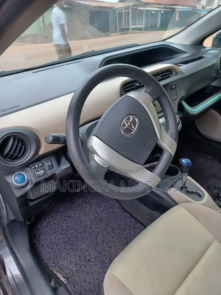 Toyota Aqua 2013 Silver