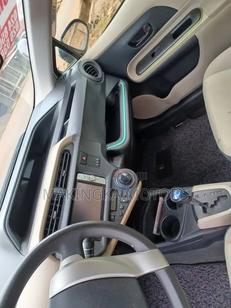 Toyota Aqua 2013 Silver