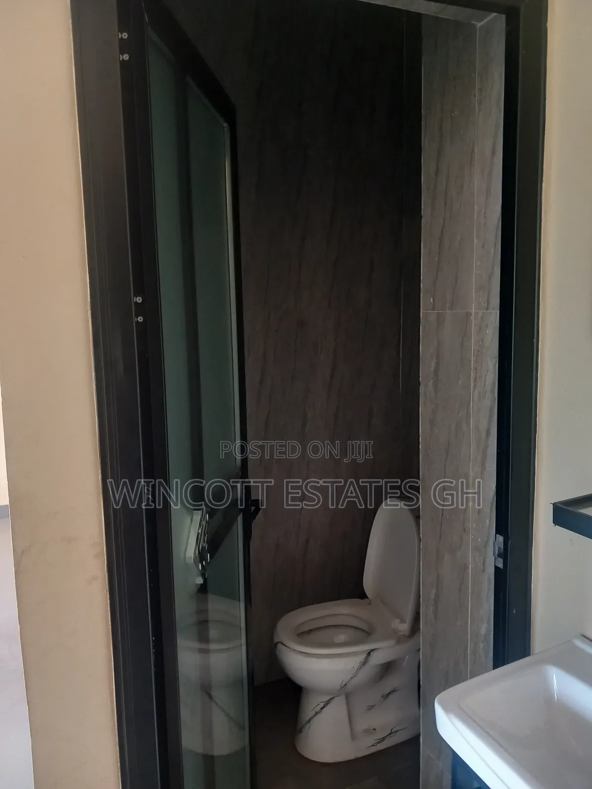 3bdrm Apartment in Old Ashongman, Ablorh Adjei for rent