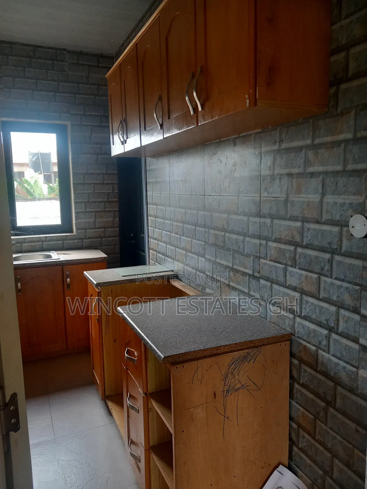 3bdrm Apartment in Old Ashongman, Ablorh Adjei for rent