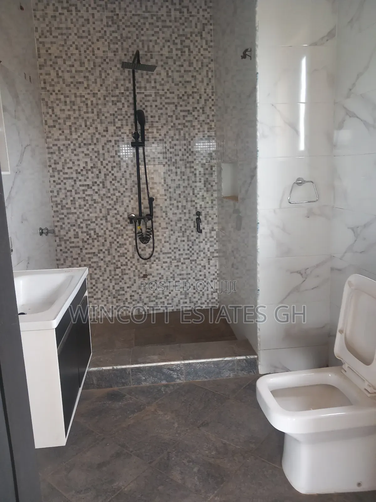 3bdrm Apartment in Old Ashongman, Ablorh Adjei for rent