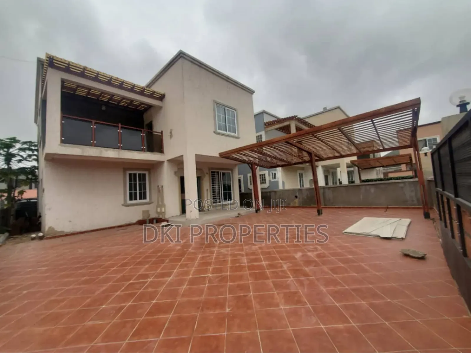 3bdrm House in Dki Properties, East Legon for sale
